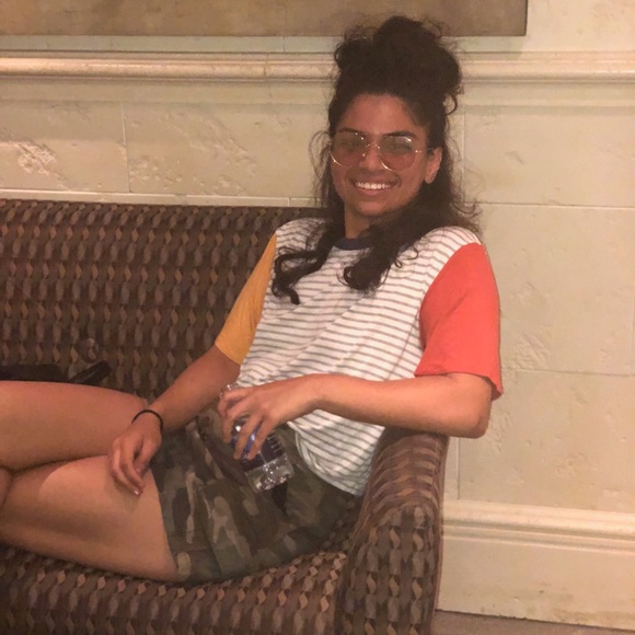 Meet your Posher, Becca - Picture 2 of 4